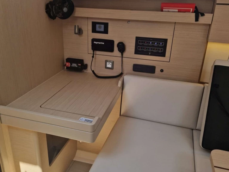 Hire Sailboat with or without skipper Bénéteau Gouvia