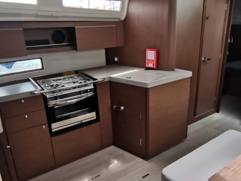 Hire a Bénéteau Oceanis 40.1 Sami