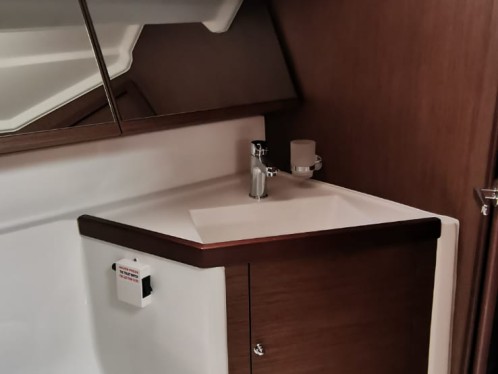 Sailboat hire in Sami - Bénéteau Oceanis 40.1