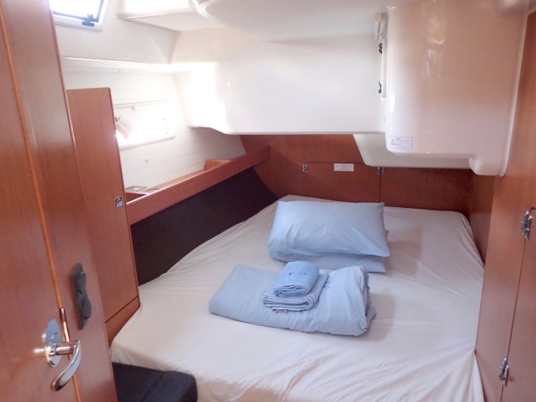 Charter a Bavaria Cruiser 51 in Lávrio on Samboat