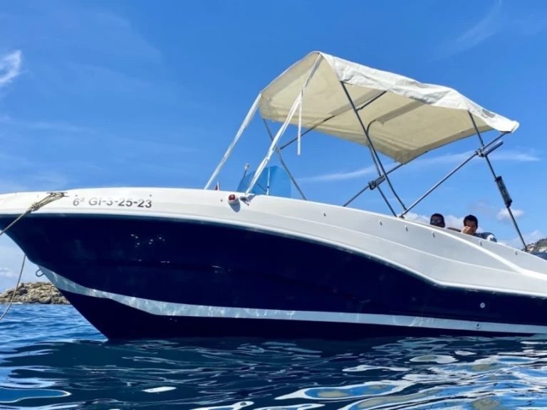 Hire Motorboat Rio with a boat licence