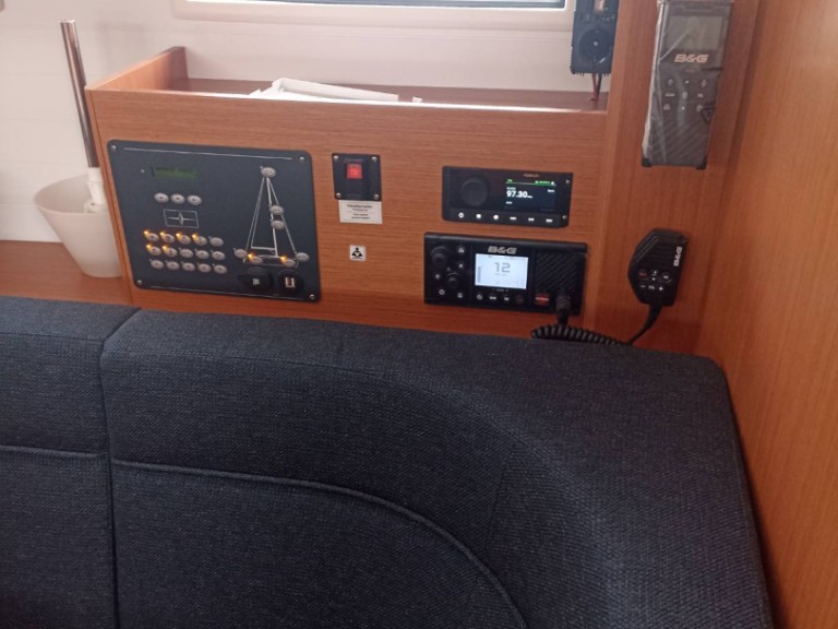 Hire Sailboat Bavaria with a boat licence