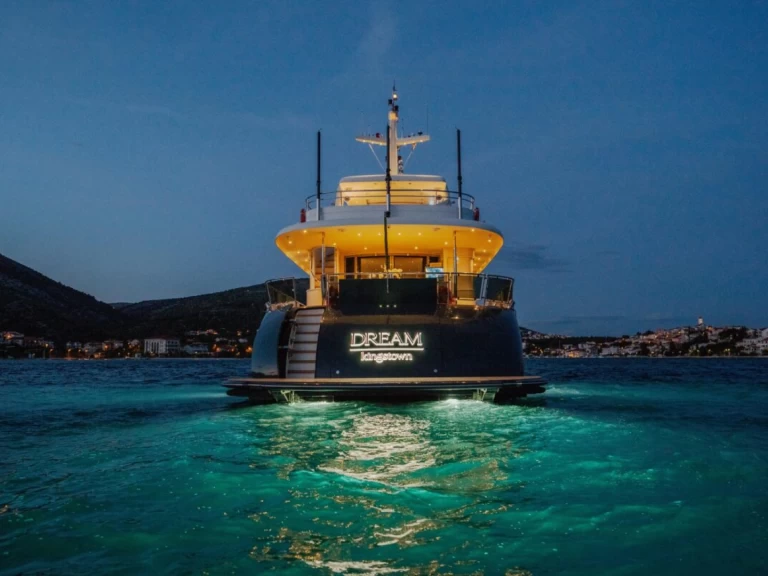 Yacht hire Šibenik cheap Luxury Motor Yacht 