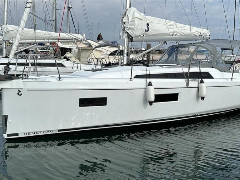 Sailboat hire in Trapani - Bénéteau Oceanis 34.1