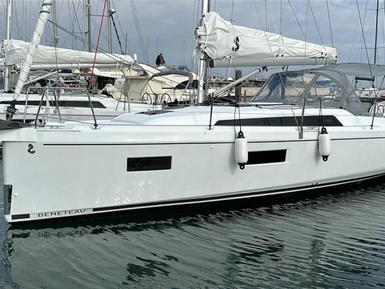 Sailboat hire in Trapani - Bénéteau Oceanis 34.1