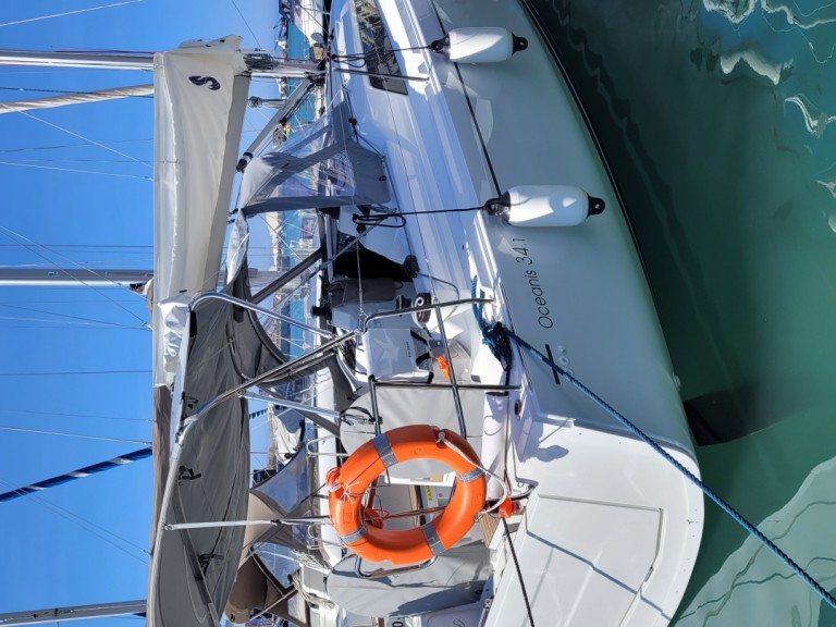 Charter a Bénéteau Oceanis 34.1 in Trapani on Samboat