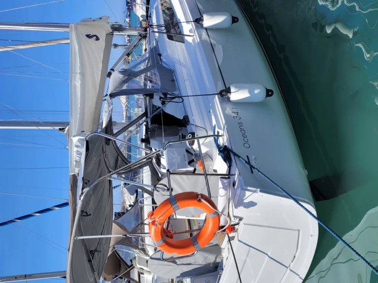 Charter a Bénéteau Oceanis 34.1 in Trapani on Samboat