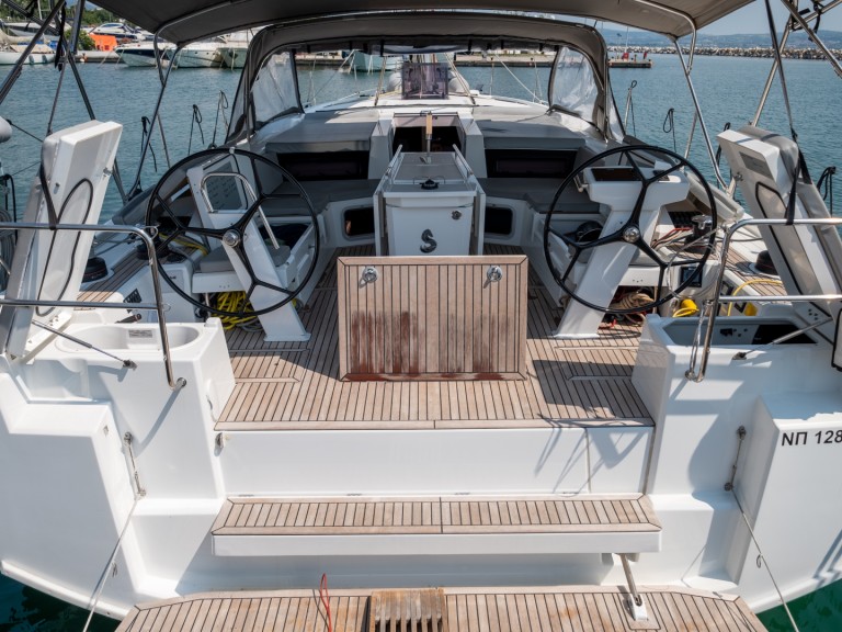 Sailboat hire in Lefkáda - Bénéteau Oceanis 51.1