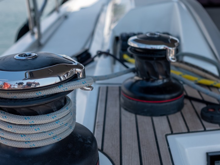 Charter a Bénéteau Oceanis 51.1 in Lefkáda on Samboat