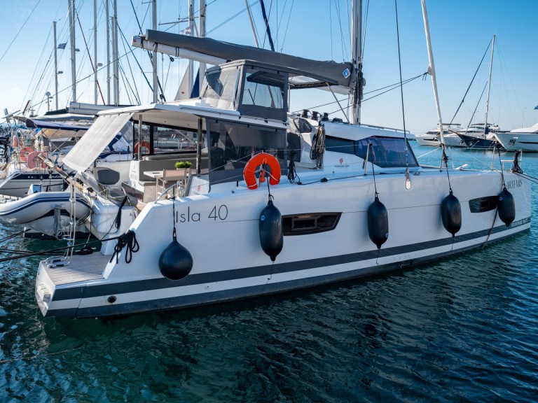 Catamaran to hire Lefkáda at the best price