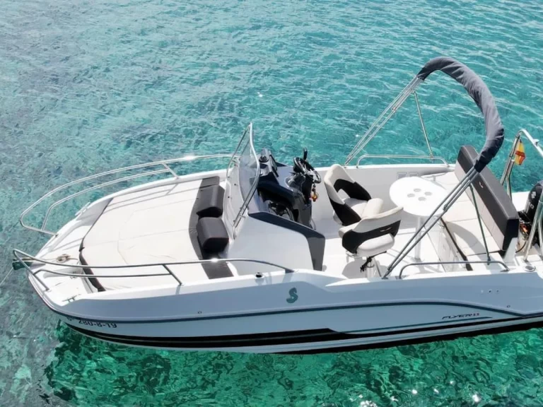 Hire Motorboat Bénéteau with a boat licence