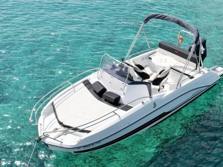 Hire a Bénéteau Flyer 5.5 SUNdeck Port La Napoule