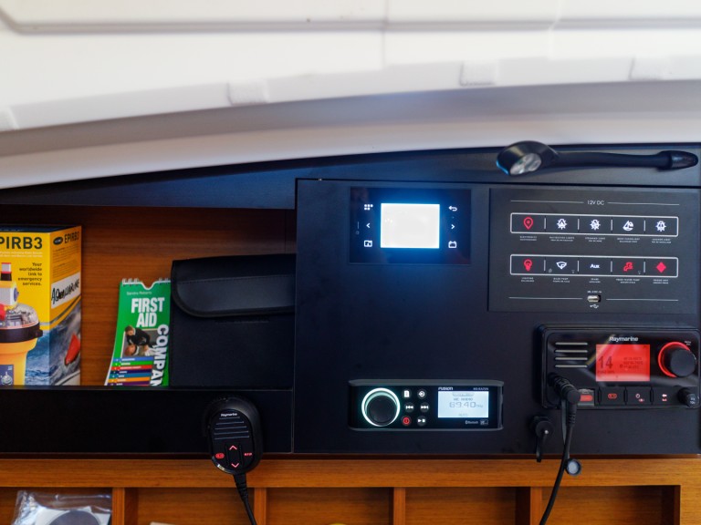 Charter a Jeanneau Sun Odyssey 410 in Lefkáda on Samboat