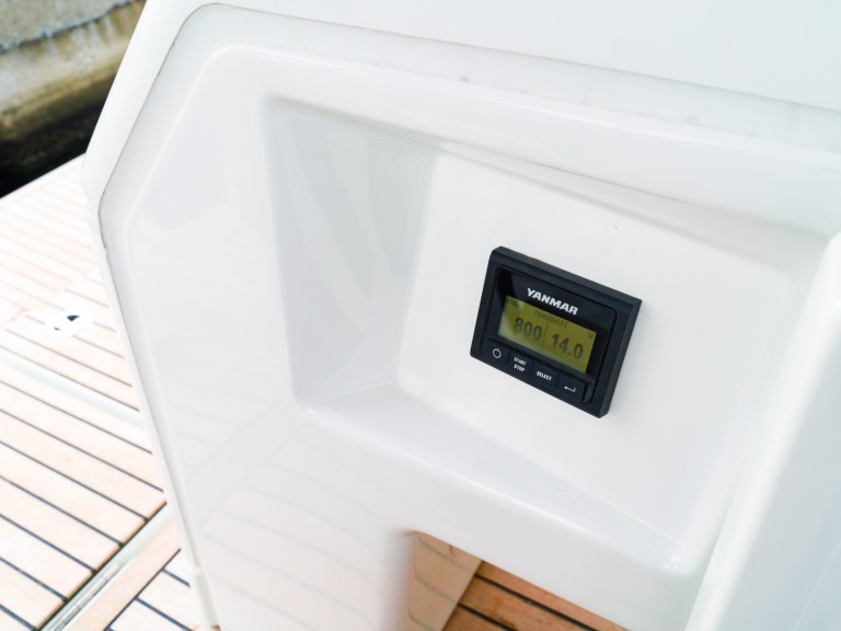 Hire Sailboat with or without skipper Jeanneau Lefkáda