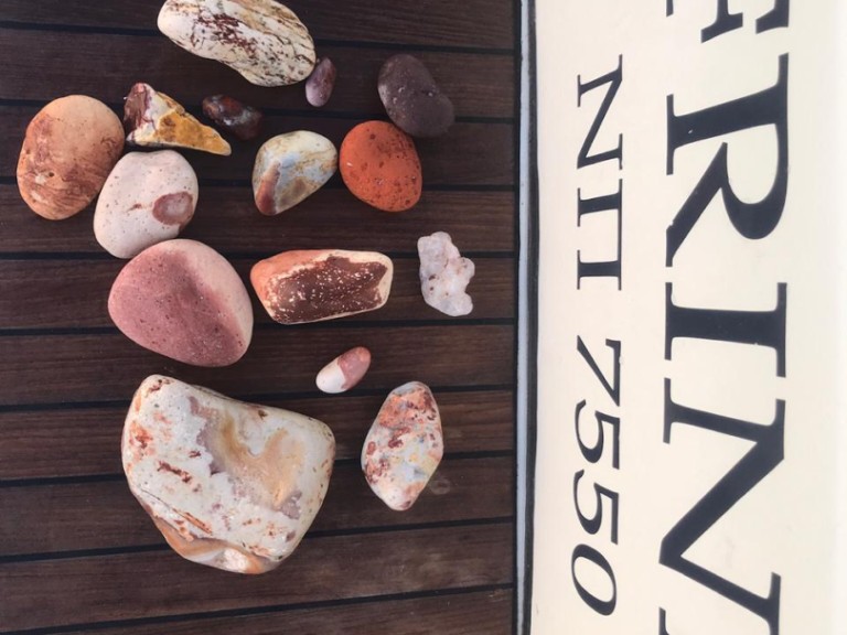 Hire Sailboat Jeanneau with a boat licence