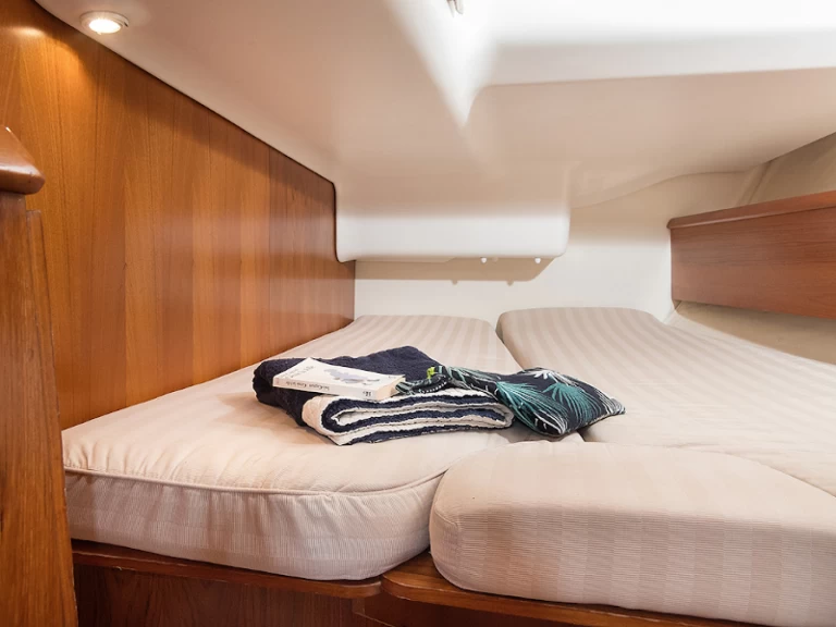 Jeanneau Sun Odyssey 43 charter bareboat or skippered in  Marína