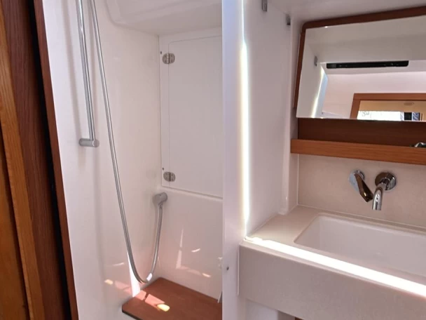 Sailboat to hire Furnari at the best price