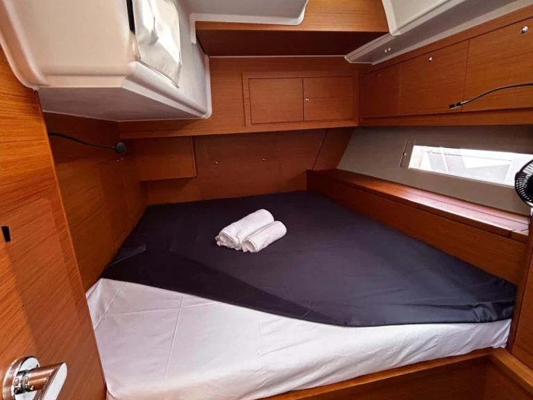 Yacht hire Furnari cheap Dufour 470