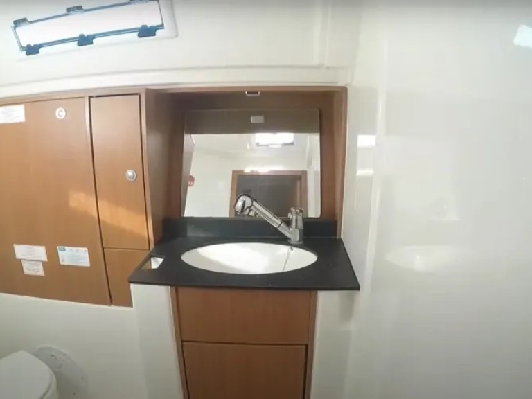 Hire Sailboat Bavaria with a boat licence