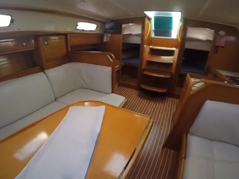 Yacht hire Lefkáda cheap Bavaria 37