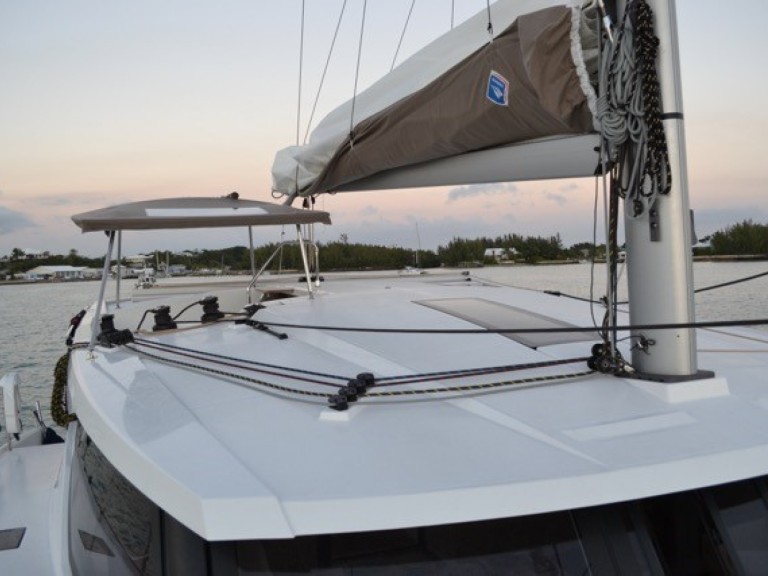 Charter a Fountaine Pajot Lucia 40 in Road Town on Samboat