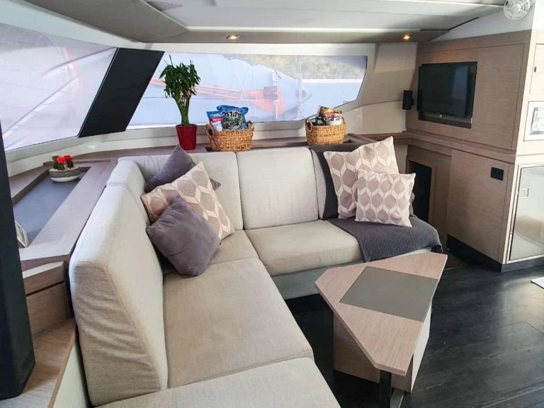 Yacht hire Road Town cheap Saona 47