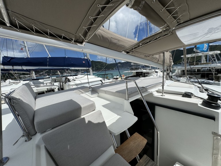 Catamaran hire in Road Town - Fountaine Pajot Fountaine Pajot Helia 44