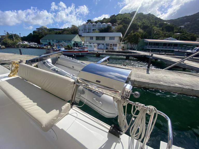 Hire Catamaran Fountaine Pajot with a boat licence