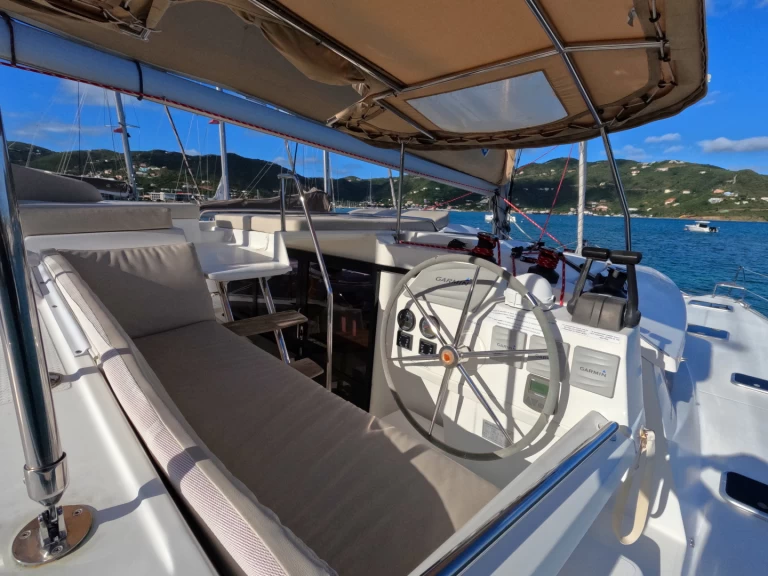 Catamaran to hire Road Town at the best price