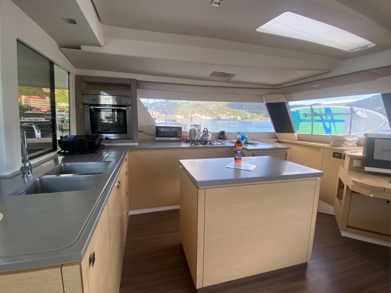 Yacht hire Road Town cheap Saba 50