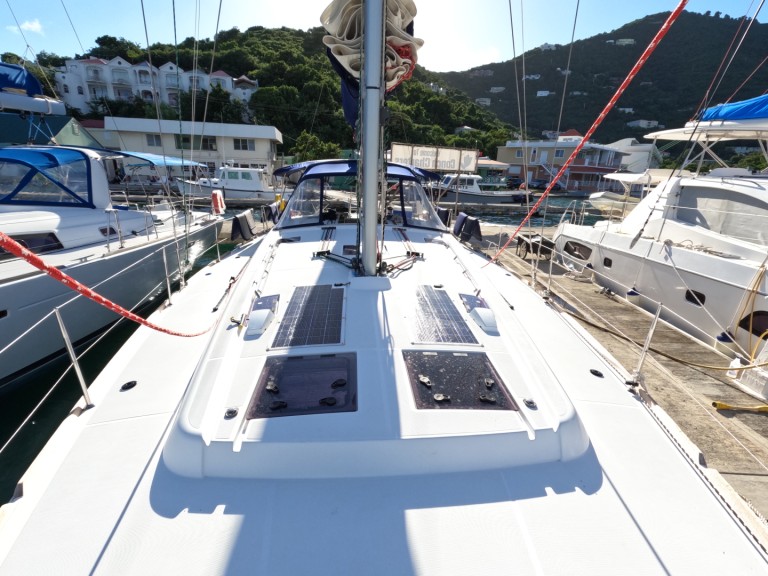 Charter a Bénéteau Oceanis 48 in Road Town on Samboat