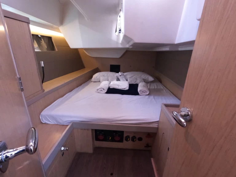 Hire Sailboat Bénéteau with a boat licence