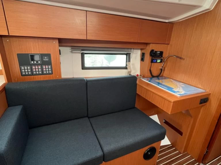 Charter a Bavaria Bavaria C 38 in Sukošan on Samboat