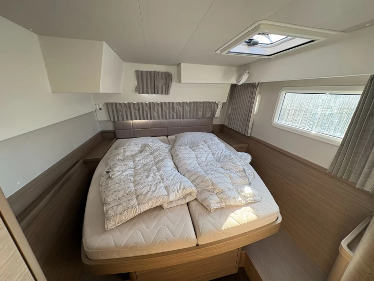 Hire Catamaran Lagoon with a boat licence