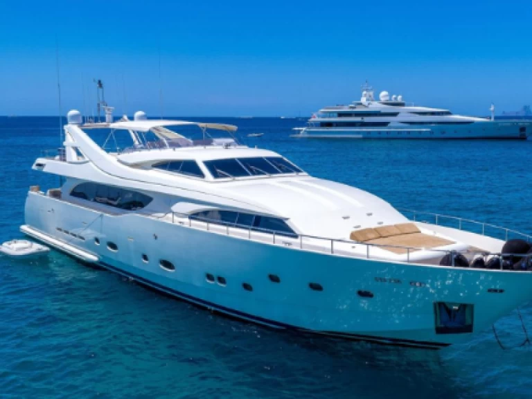 Charter a Ferretti 112 in Ibiza Town on Samboat