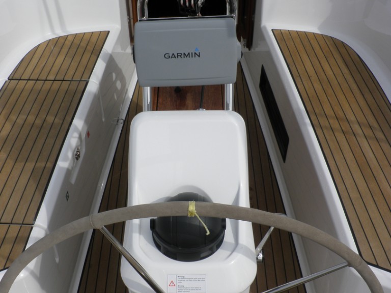 Yacht hire Sukošan cheap Cruiser 33