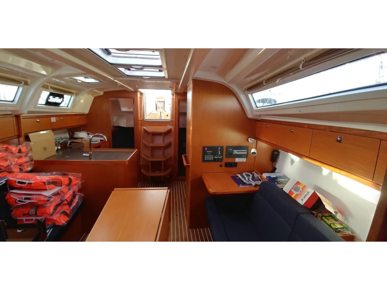 Charter a Bavaria Cruiser 37 in Sukošan on Samboat