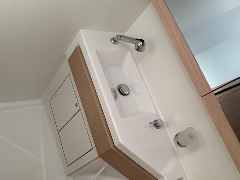 Charter a Bénéteau Oceanis 46.1 in Sukošan on Samboat