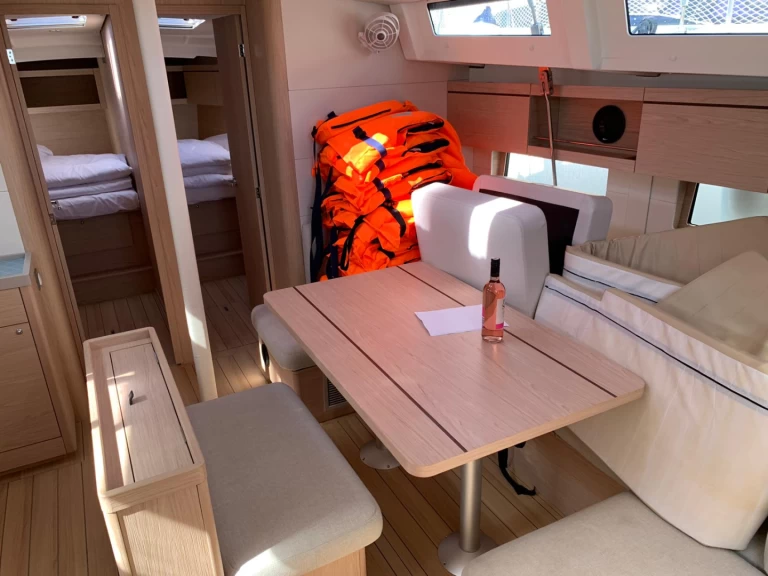 Hire Sailboat with or without skipper Bénéteau Sukošan