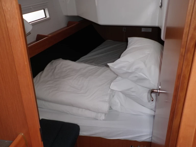 Sailboat to hire Sukošan at the best price