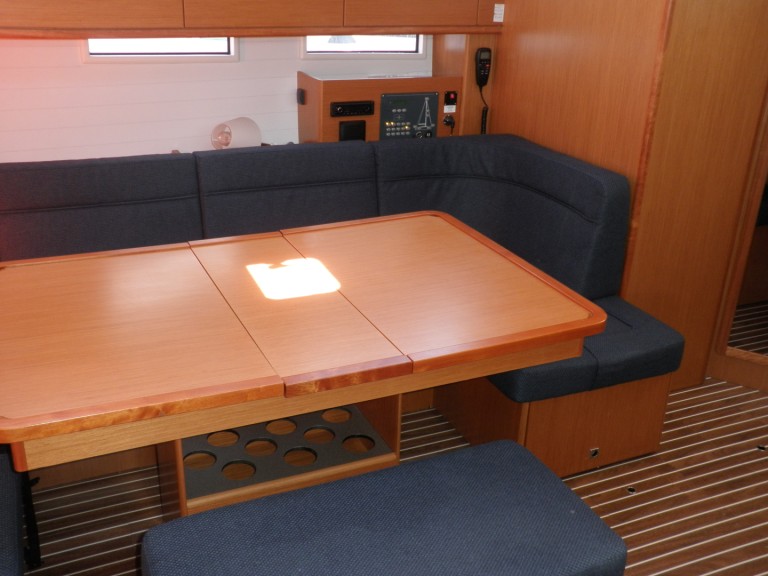 Hire Sailboat Bavaria with a boat licence