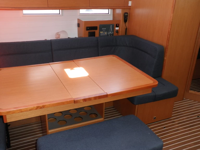 Hire Sailboat Bavaria with a boat licence
