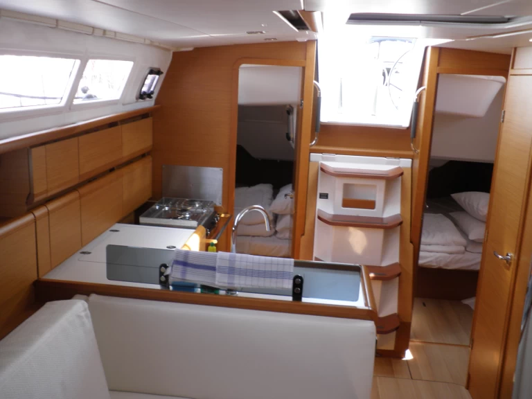 Charter a Jeanneau Sun odyssey 379 performance in Sukošan on Samboat