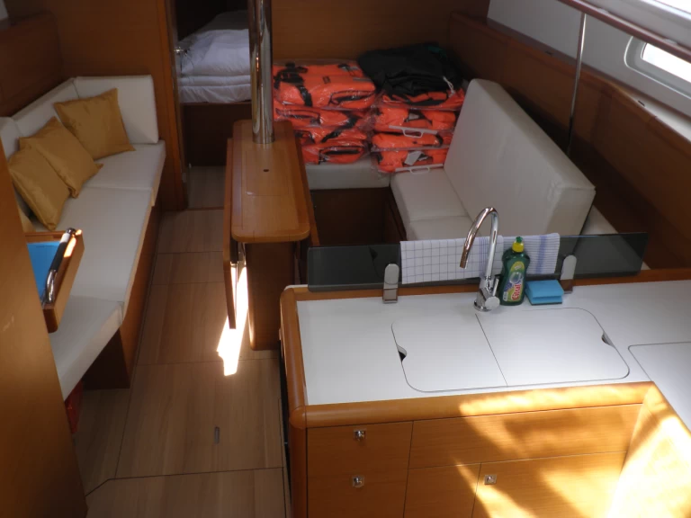 Hire Sailboat with or without skipper Jeanneau Sukošan