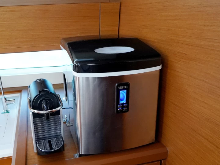 Hire a Jeanneau Jeanneau 54 Marmaris