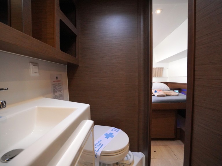 Catamaran hire in Marmaris - Lagoon Lagoon 42