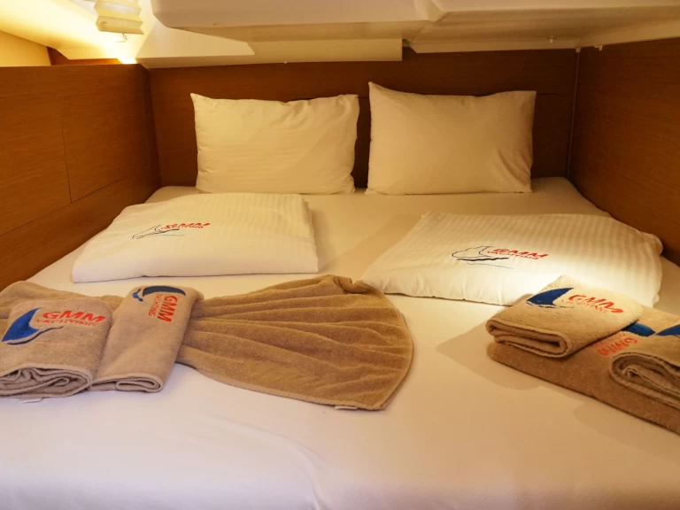 Charter a Jeanneau Sun Odyssey 440 in Marmaris on Samboat