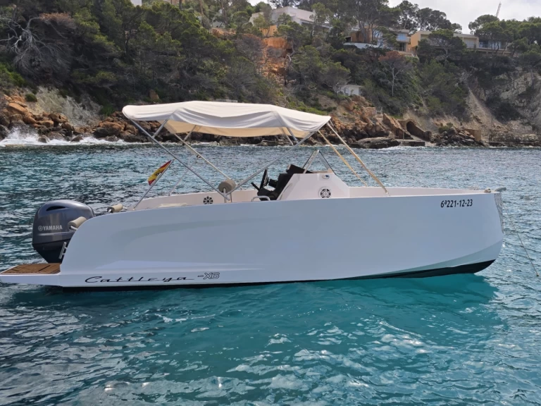 Motorboat to hire Club Nàutic Santa Ponsa at the best price