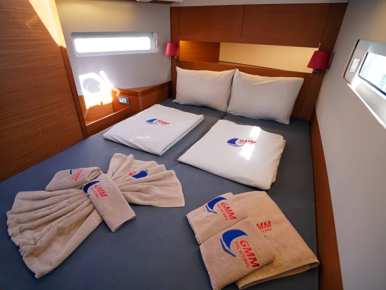 Charter a Jeanneau Sun Odyssey 410 in Marmaris on Samboat