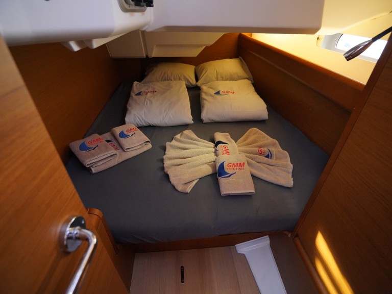 Charter a Jeanneau Sun Odyssey 389 in Marmaris on Samboat